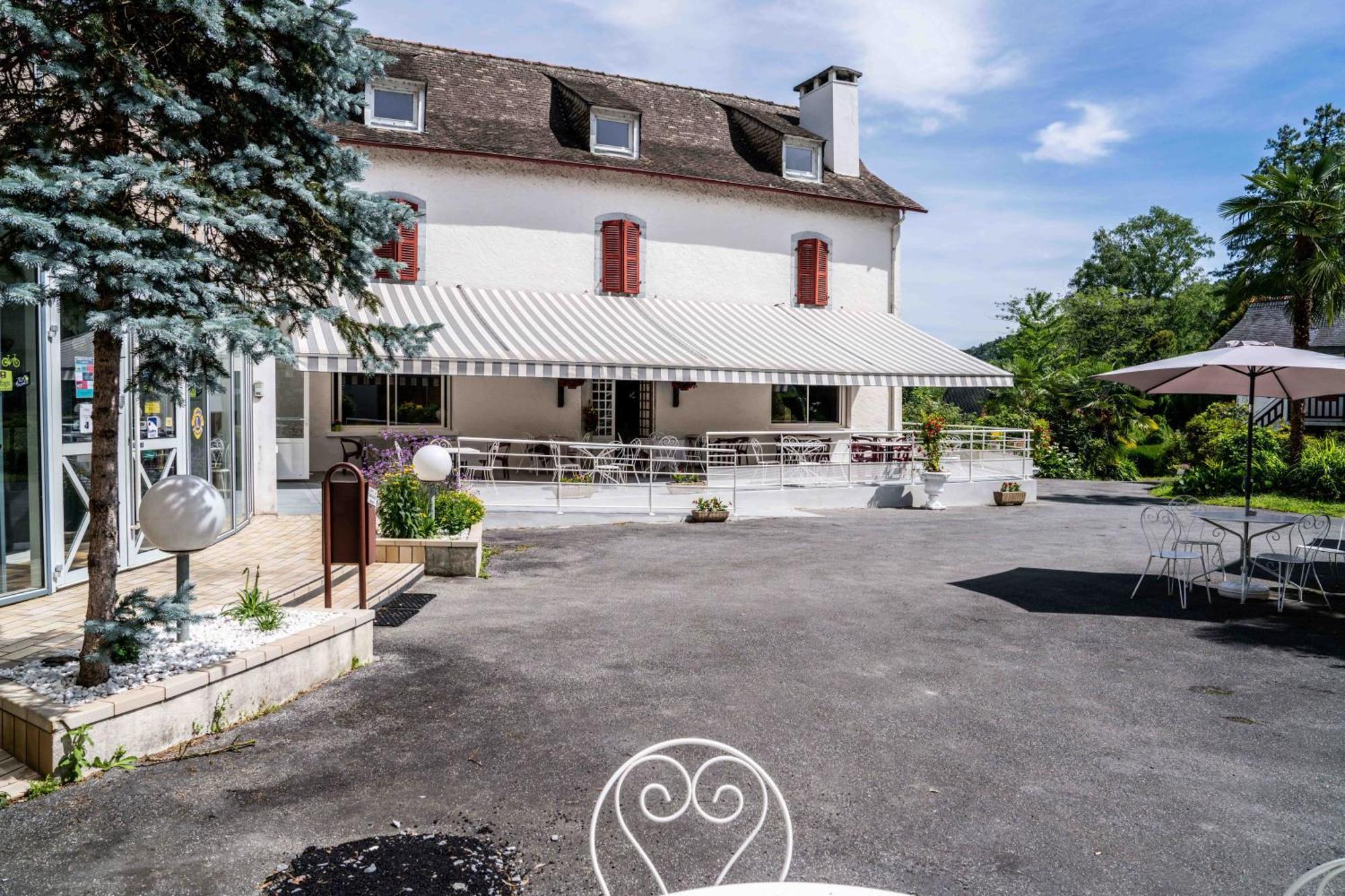 Logis Le Vieux Logis Hotel Lestelle-Betharram Exterior photo